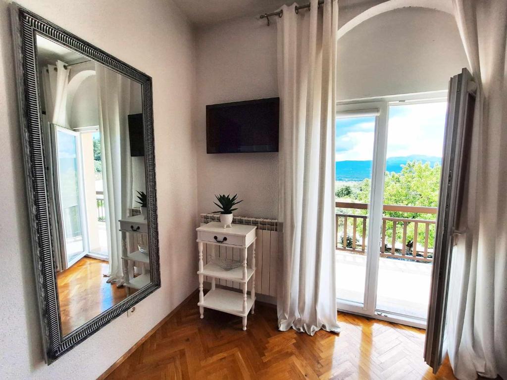 TV a/nebo společenská místnost v ubytování Kosante - luxury apartment - 150 m2 with fitness room