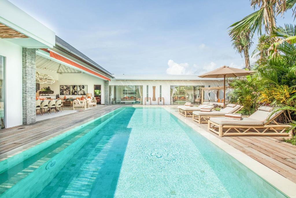 a swimming pool in the backyard of a villa at Dreamy 5br Haven, 200m To Berawa's Blissful Beach in Canggu