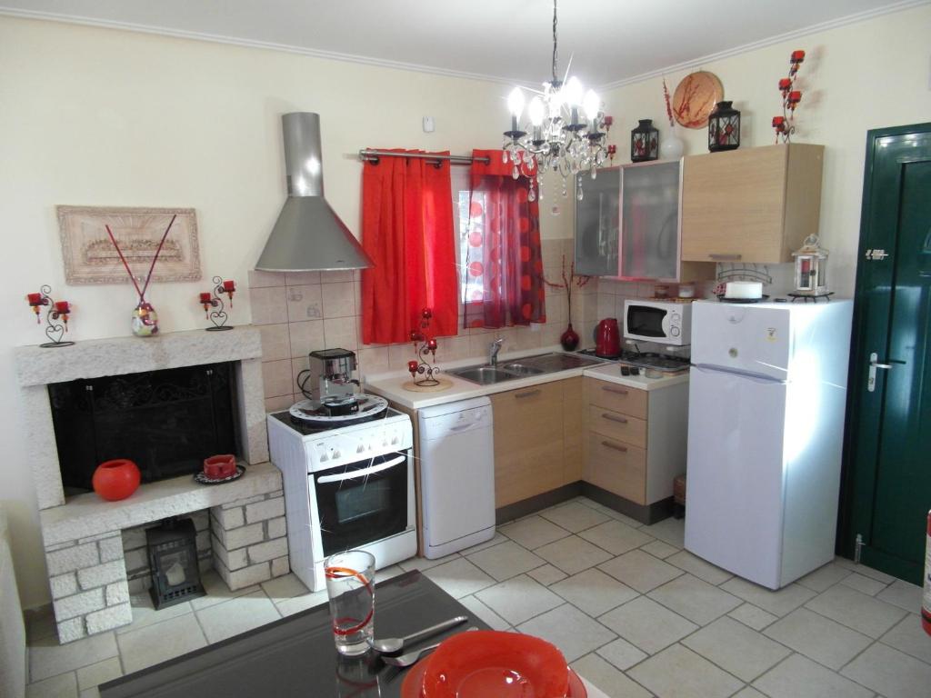 Kuchyňa alebo kuchynka v ubytovaní Ionian Villas