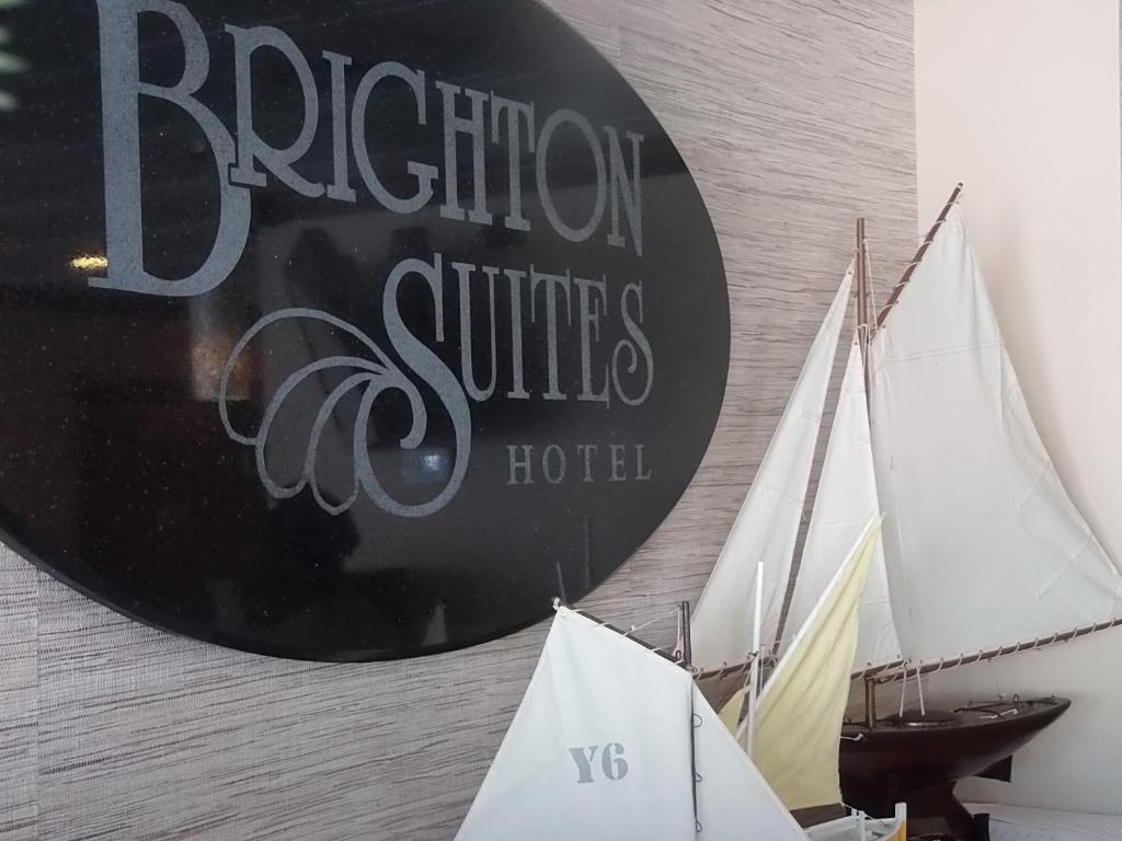 Certifikát, hodnocení, plakát nebo jiný dokument vystavený v ubytování Brighton Suites Hotel