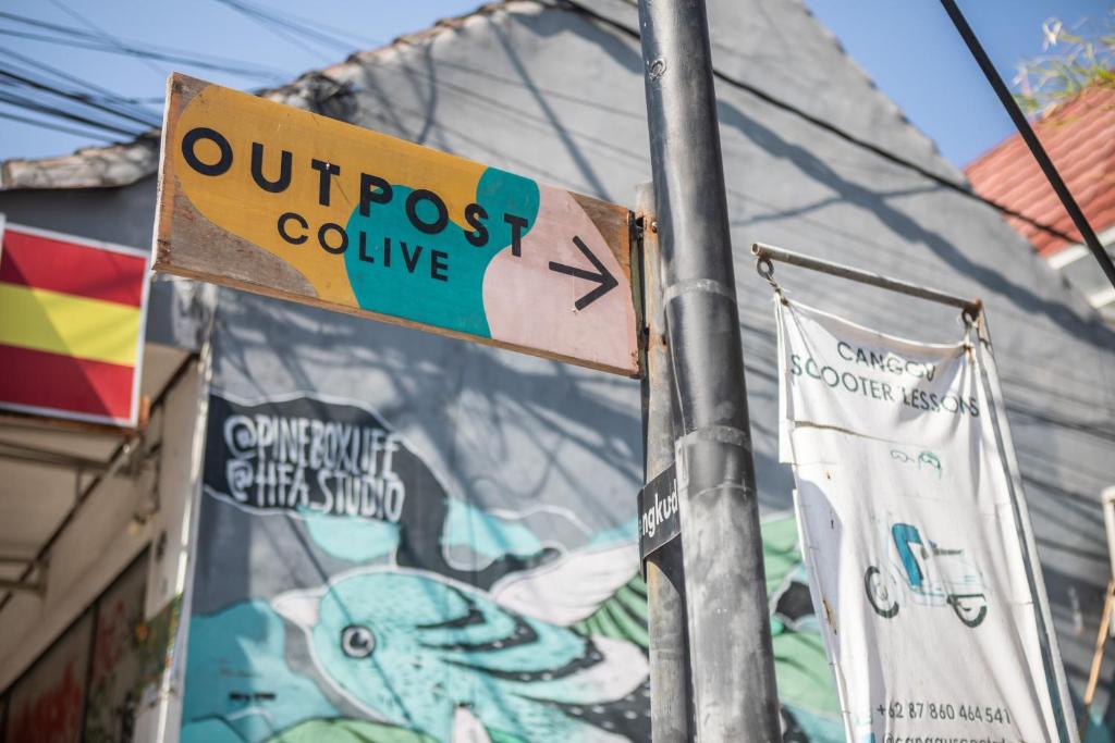 Certifikát, hodnocení, plakát nebo jiný dokument vystavený v ubytování Outpost Canggu