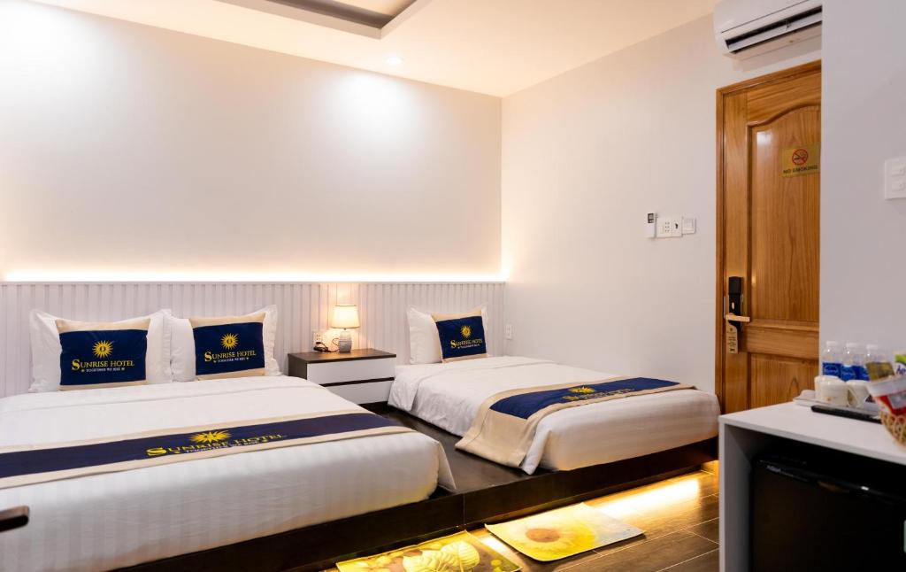 Postel nebo postele na pokoji v ubytování SUNRISE Hotel Bạc Liêu