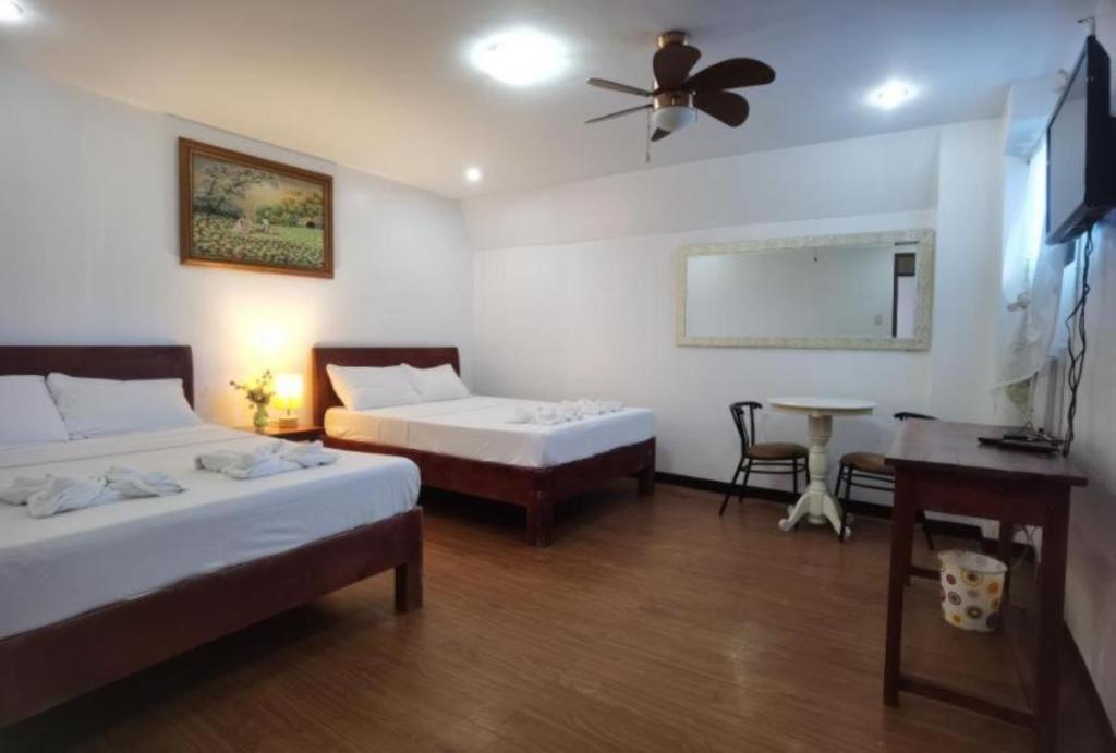 Mont Wind Hotel Tagaytay powered by Cocotel - Premium Viervoudige Kamer