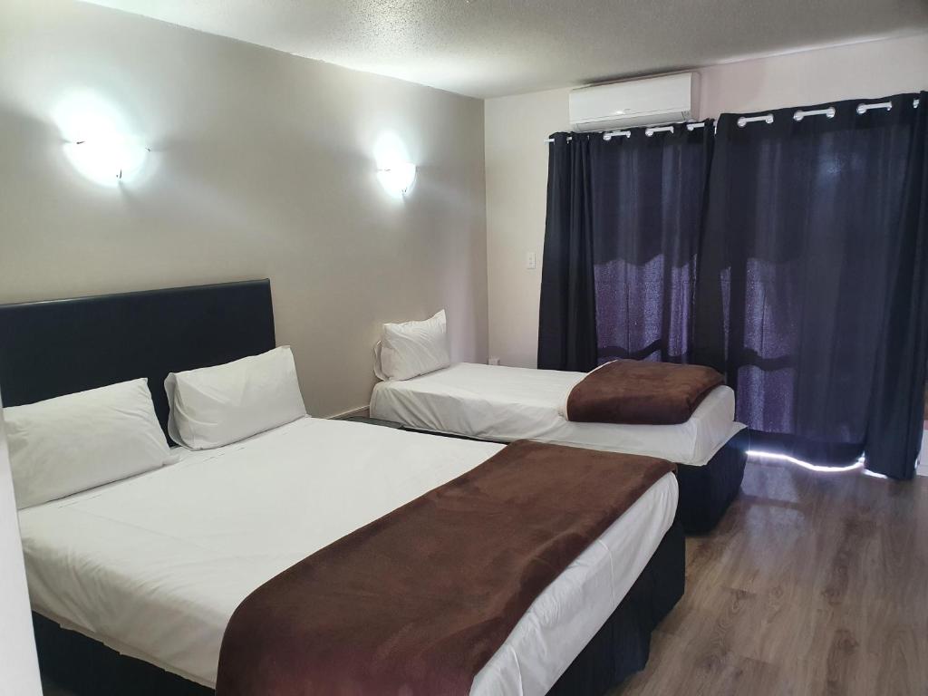 Postel nebo postele na pokoji v ubytování Ascot Epsom Motel