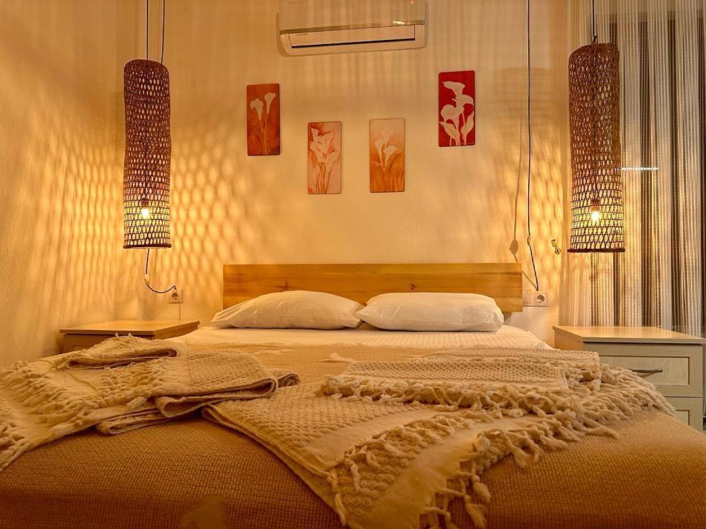 Postel nebo postele na pokoji v ubytování Chic Studio Room Right by Beach in Kas