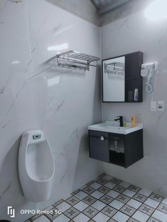 Koupelna v ubytování O Châu Homestay Lào Cai