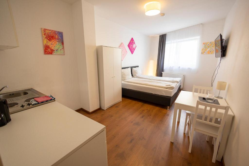 a small room with a kitchen and a living room at Appartement im Zentrum von Baienfurt in Baienfurt
