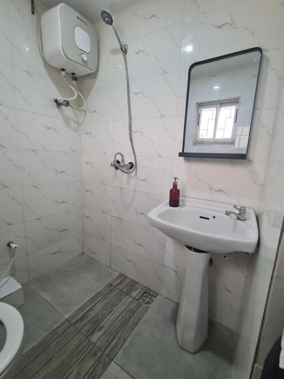 Koupelna v ubytování ULOM CONDOS