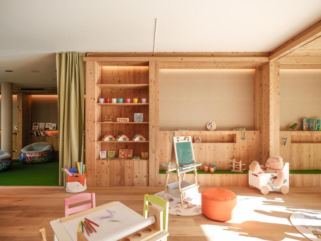 Area soggiorno di Falkensteiner Hotel Kronplatz - The Leading Hotels of the World