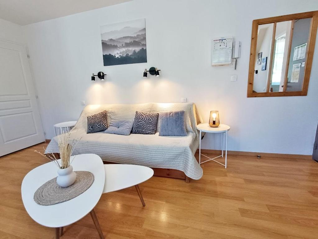 Posedenie v ubytovaní Le Venasque, T2, centre Luchon, wifi, casier à ski, ascenseur, 4 personnes