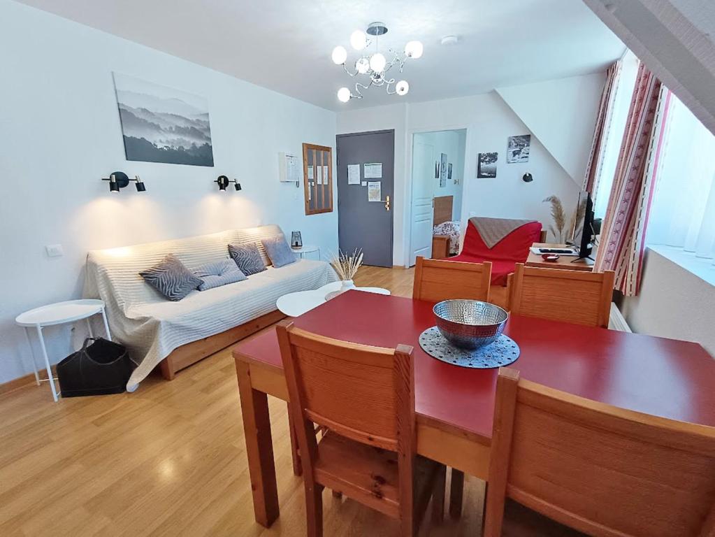 Posedenie v ubytovaní Le Venasque, T2, centre Luchon, wifi, casier à ski, ascenseur, 4 personnes