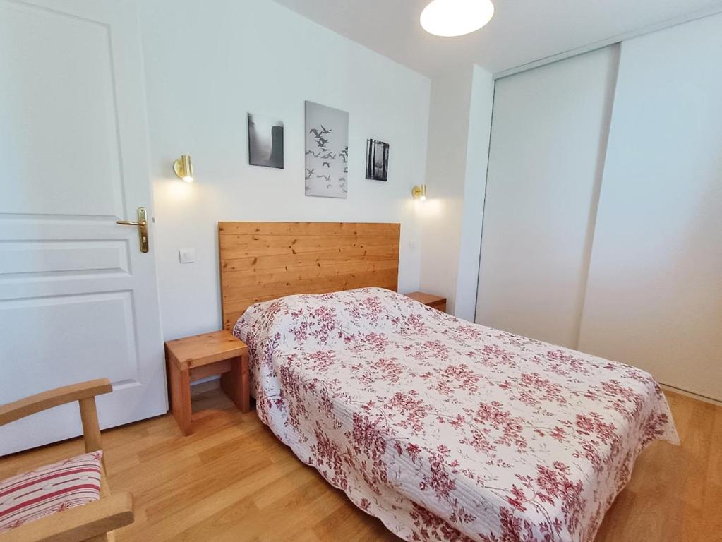 Posteľ alebo postele v izbe v ubytovaní Le Venasque, T2, centre Luchon, wifi, casier à ski, ascenseur, 4 personnes