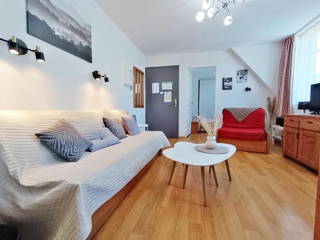 Posedenie v ubytovaní Le Venasque, T2, centre Luchon, wifi, casier à ski, ascenseur, 4 personnes