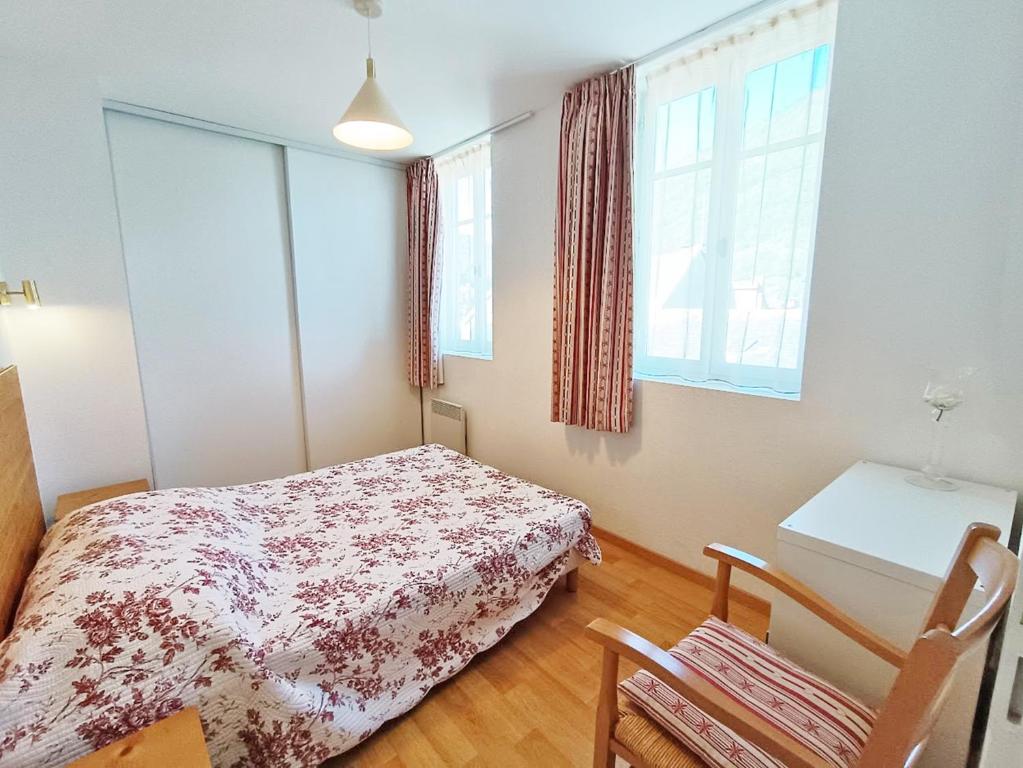 Posteľ alebo postele v izbe v ubytovaní Le Venasque, T2, centre Luchon, wifi, casier à ski, ascenseur, 4 personnes