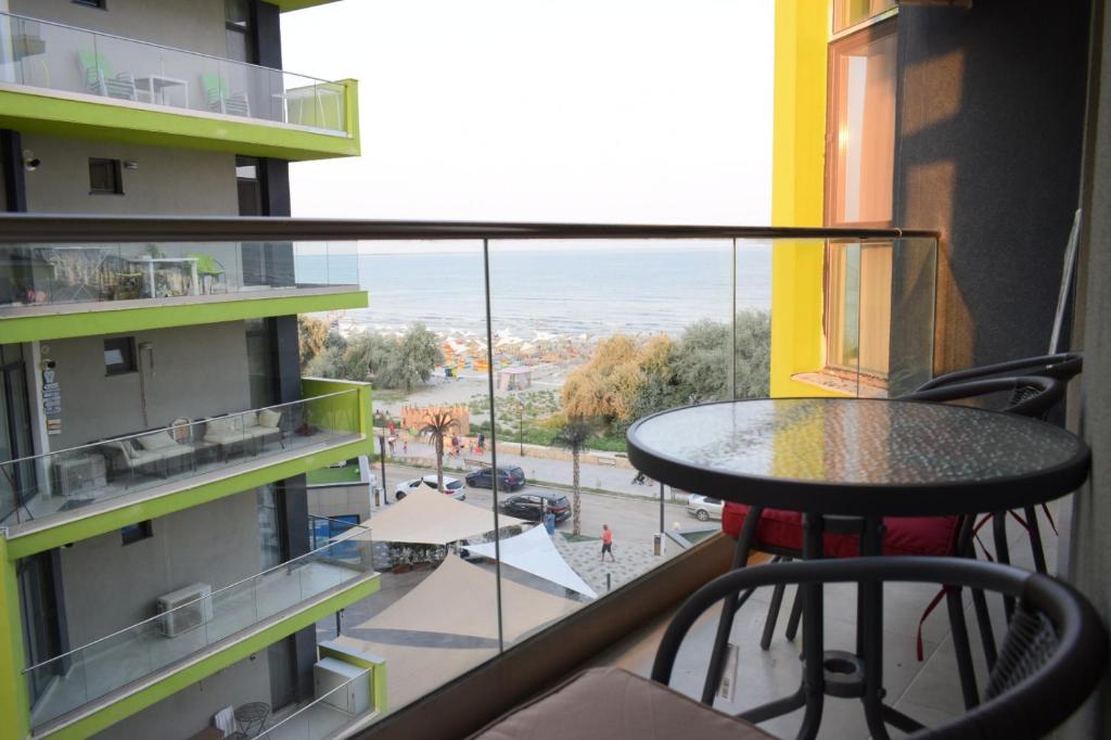 En balkon eller terrasse på Apartament Willow by the Sea by Alz