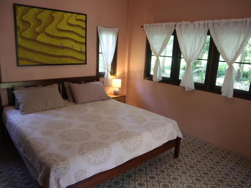 Postel nebo postele na pokoji v ubytování Cocohut Garden