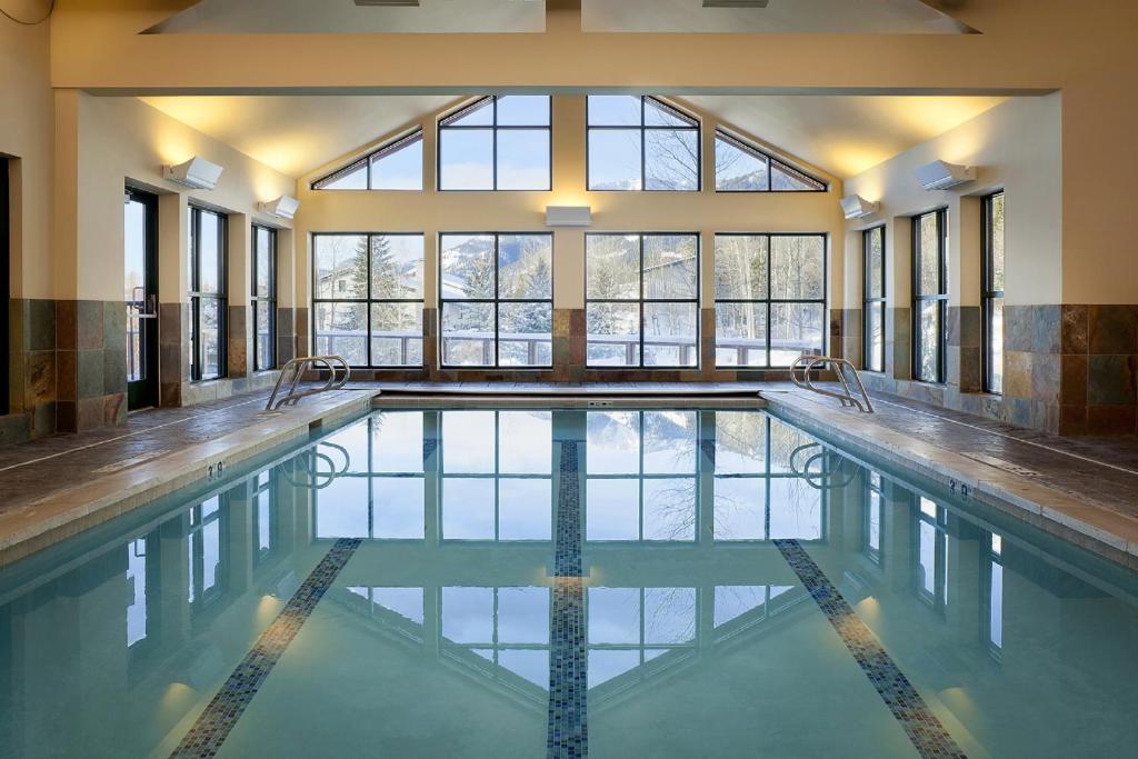 Bazén v ubytování Teton Mountain Lodge and Spa, a Noble House Resort nebo v jeho okolí