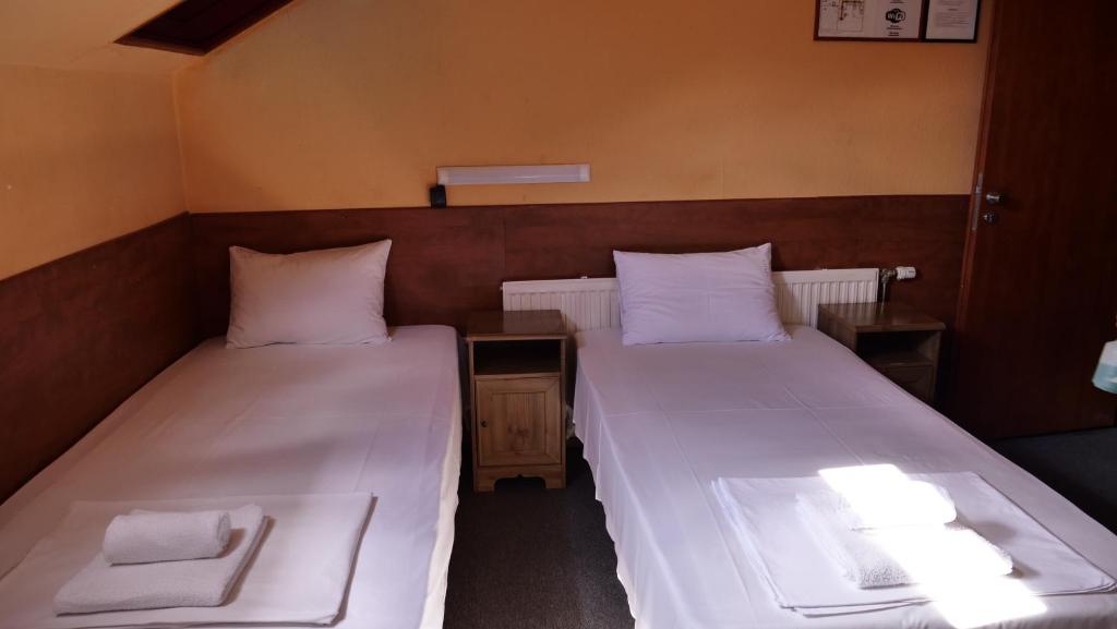 Postel nebo postele na pokoji v ubytování Attila Hotel Budapest