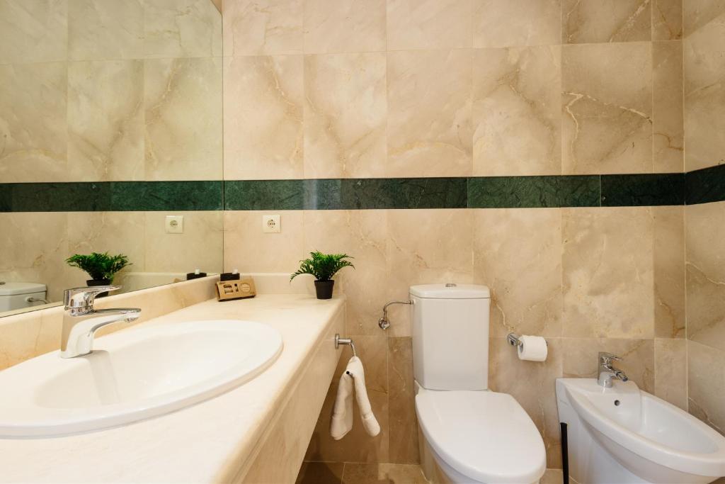 Koupelna v ubytování Penthouse with sea views in Nueva Andalucia