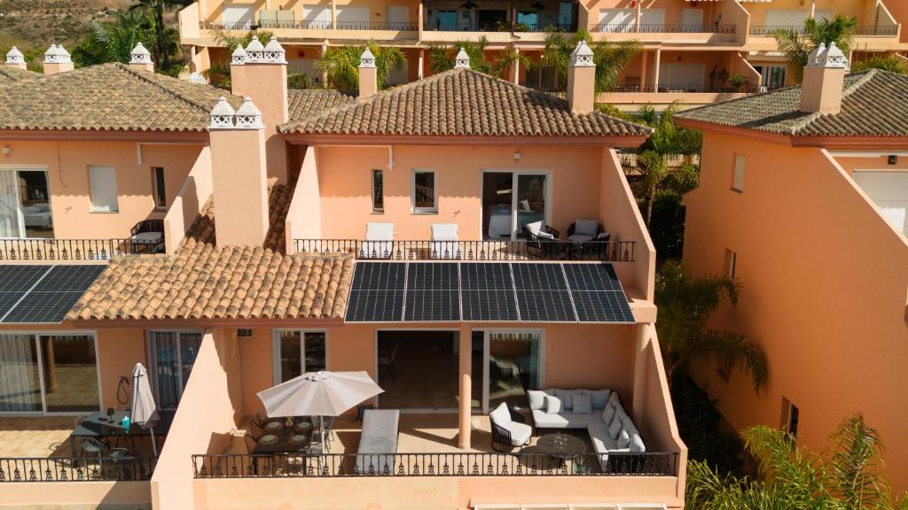 Balkón nebo terasa v ubytování Penthouse with sea views in Nueva Andalucia