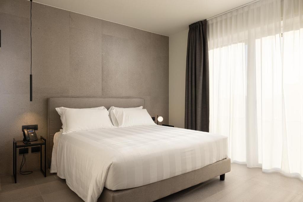 Postel nebo postele na pokoji v ubytování B21 Lifestyle Hotel