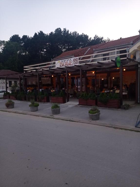 Budova, kde se prázdninový dům nachází