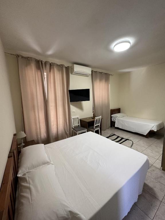 Postel nebo postele na pokoji v ubytování Hotel Le Rose