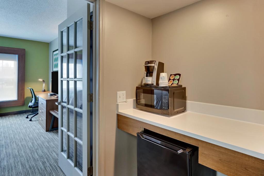 Holiday Inn Express & Suites Bad Axe by IHG - Suite Queen Con Dos Camas Queen