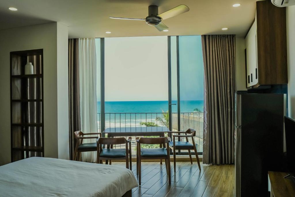 Postel nebo postele na pokoji v ubytování Anstay Beach Da Nang