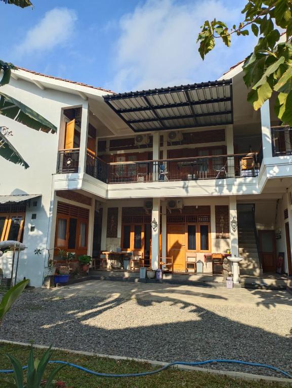 an image of a house with a balcony at Rumah Jati Bantul in Jarakan