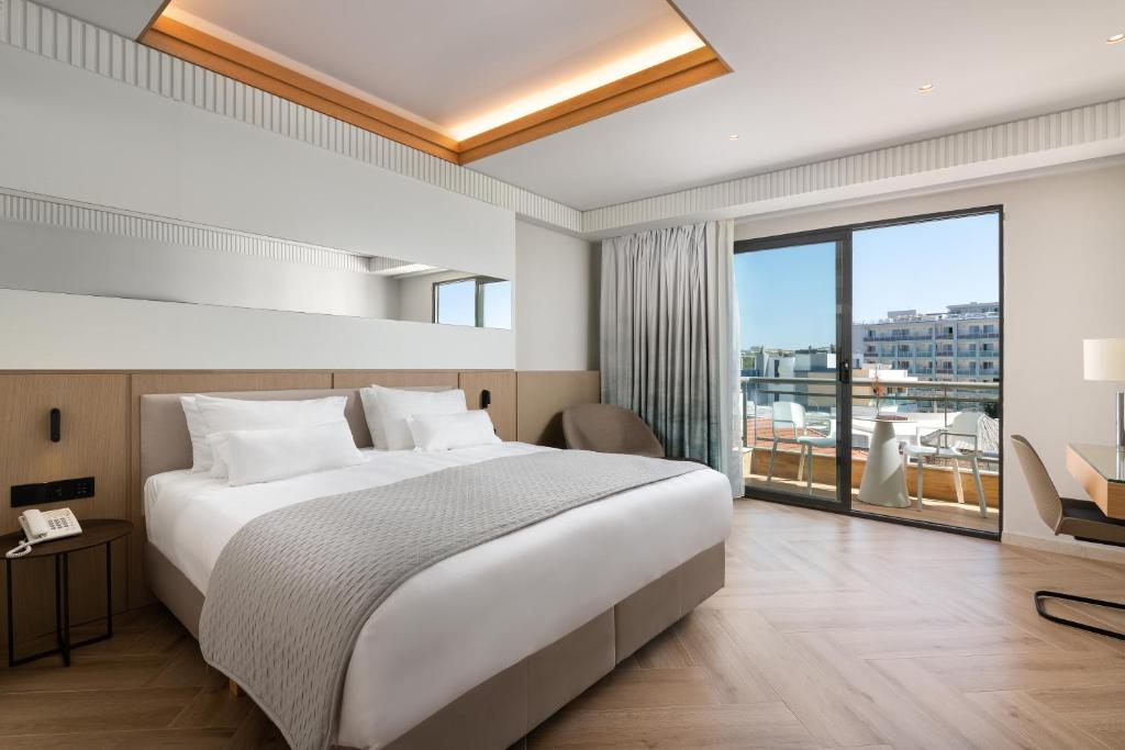 
Double Room with Partial Sea View
