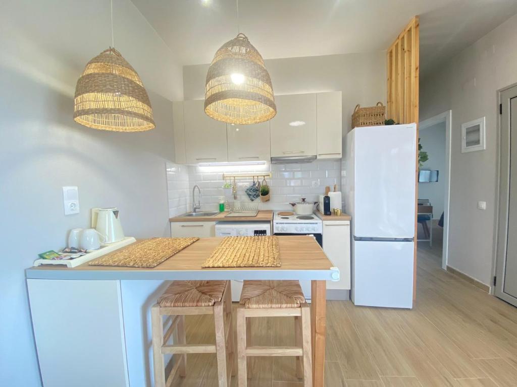Kuchyňa alebo kuchynka v ubytovaní Boho Nomad Seaview Detached House