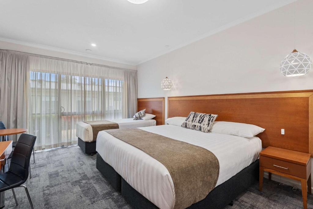 Postel nebo postele na pokoji v ubytování Comfort Inn Deakin Palms