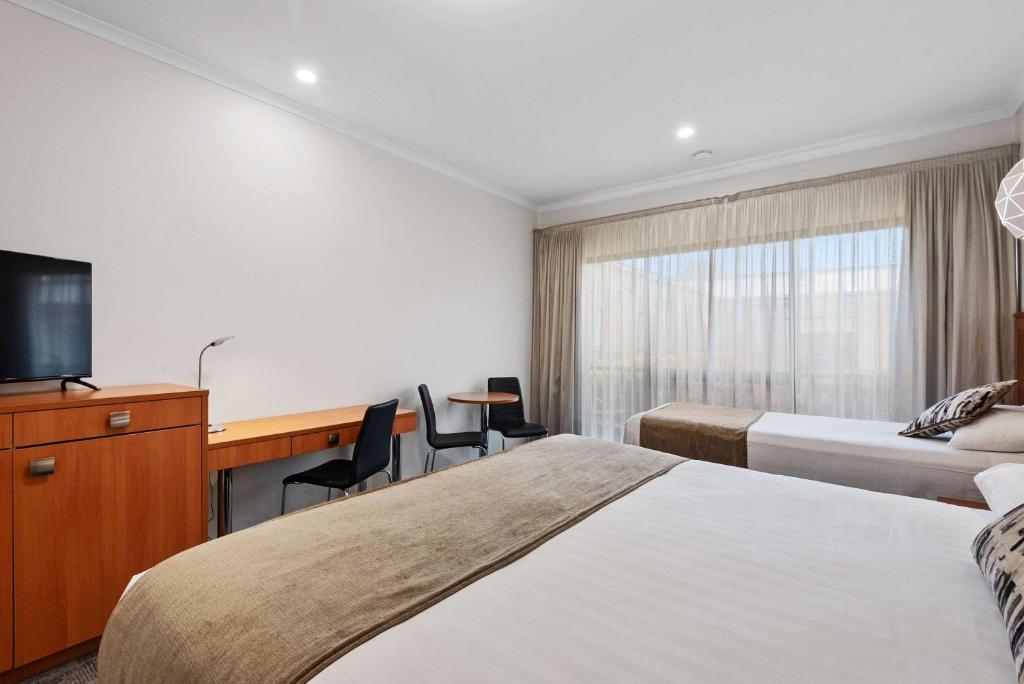 Postel nebo postele na pokoji v ubytování Comfort Inn Deakin Palms