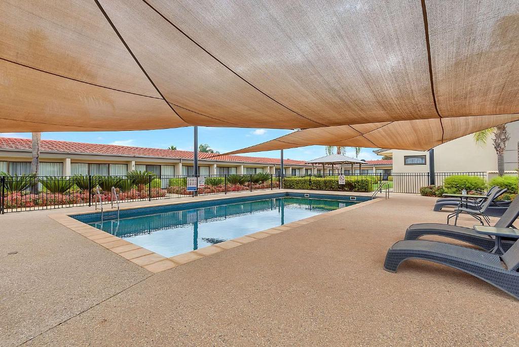 Bazén v ubytování Comfort Inn Deakin Palms nebo v jeho okolí