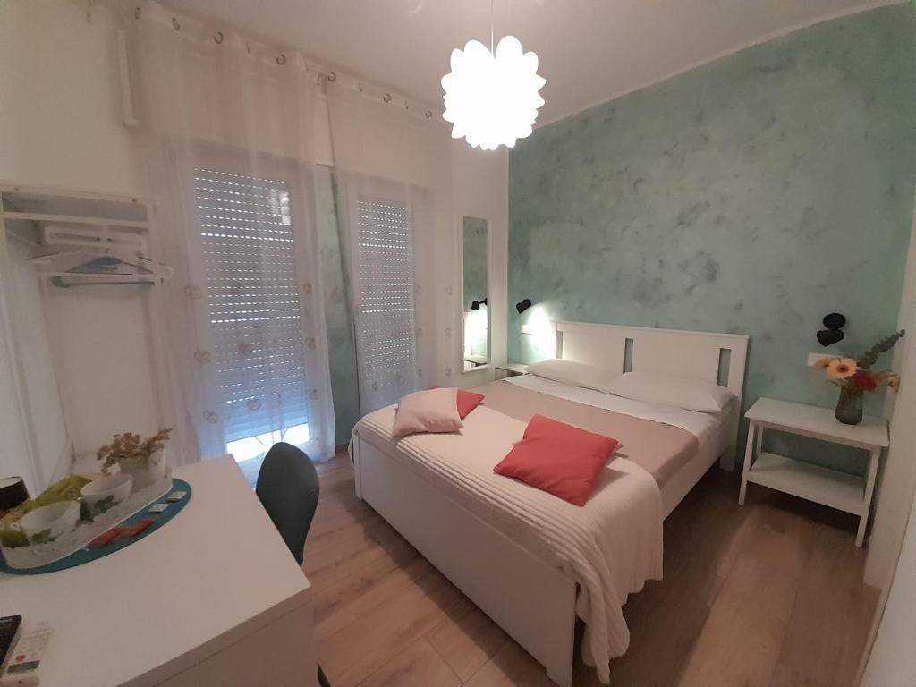 Postel nebo postele na pokoji v ubytování ARIEL ROOMS