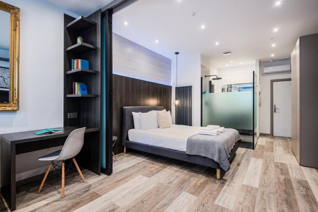 Un pat sau paturi într-o cameră la Circlelet Luxury Private Suite 4