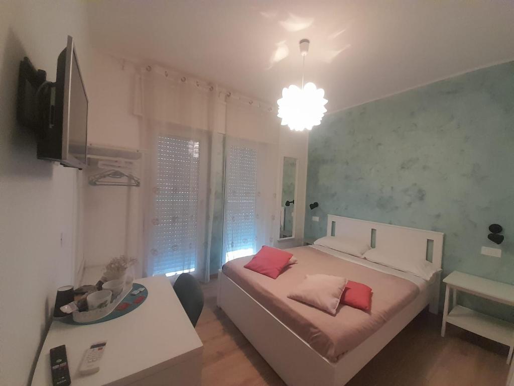 Postel nebo postele na pokoji v ubytování ARIEL ROOMS