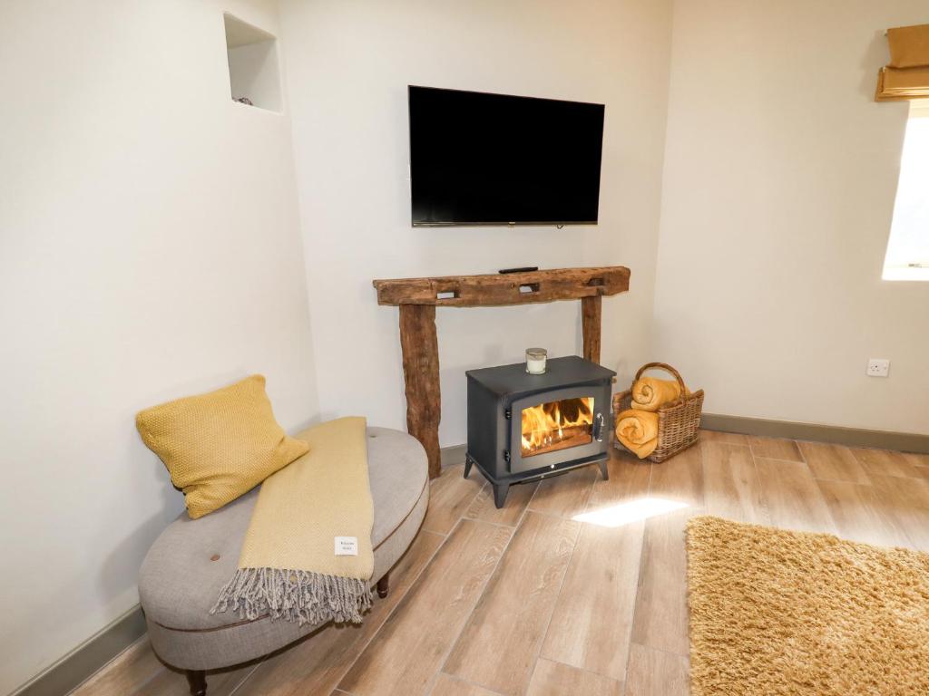 TV a/nebo společenská místnost v ubytování The Hayloft