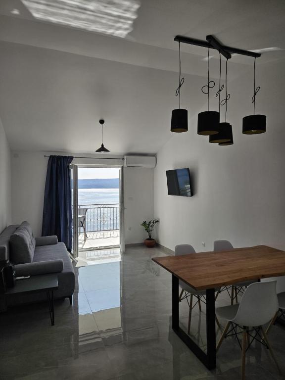 Televízia a/alebo spoločenská miestnosť v ubytovaní Sea view Apartment