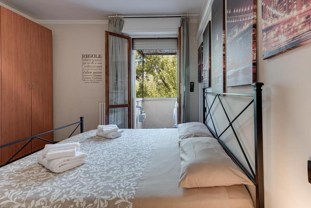 a bedroom with a bed with two towels on it at Casa Boss Pisa Cisanello in Pisa