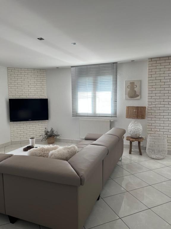 TV a/nebo společenská místnost v ubytování Richard's appartement 6 personnes 3 chambres