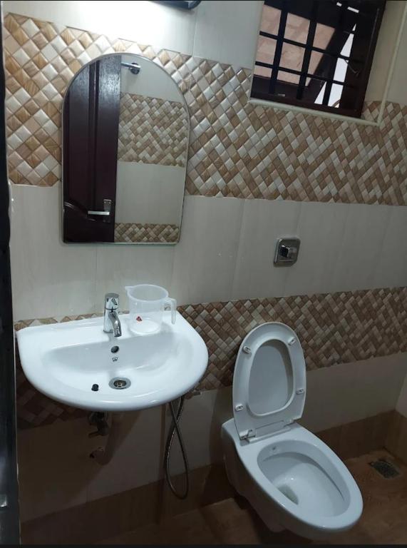 Koupelna v ubytování Masterkey Deluxe Rooms