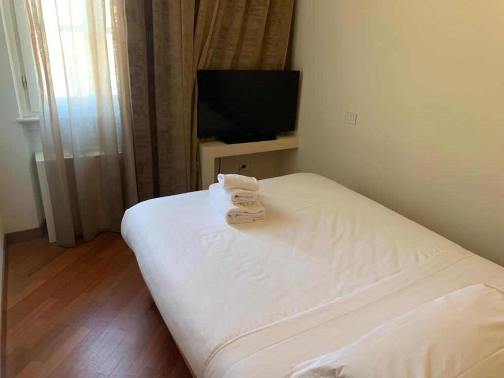 Postel nebo postele na pokoji v ubytování Hotel Embassy