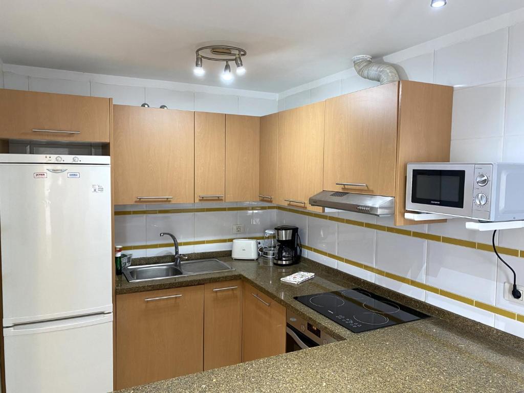 Kuchyň nebo kuchyňský kout v ubytování Apartamentos Medano - La Ladera