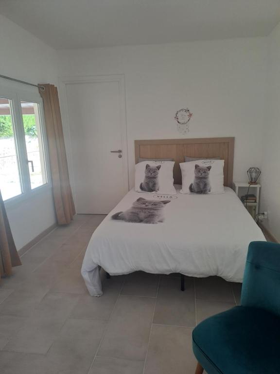 Postel nebo postele na pokoji v ubytování Maison du bonheur calme et verdure