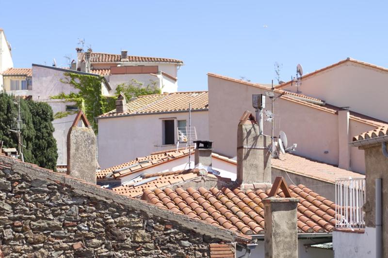 a view of roofs of a city with buildings at Chez Fred & Aldo Banyuls sur Mer in Banyuls-sur-Mer