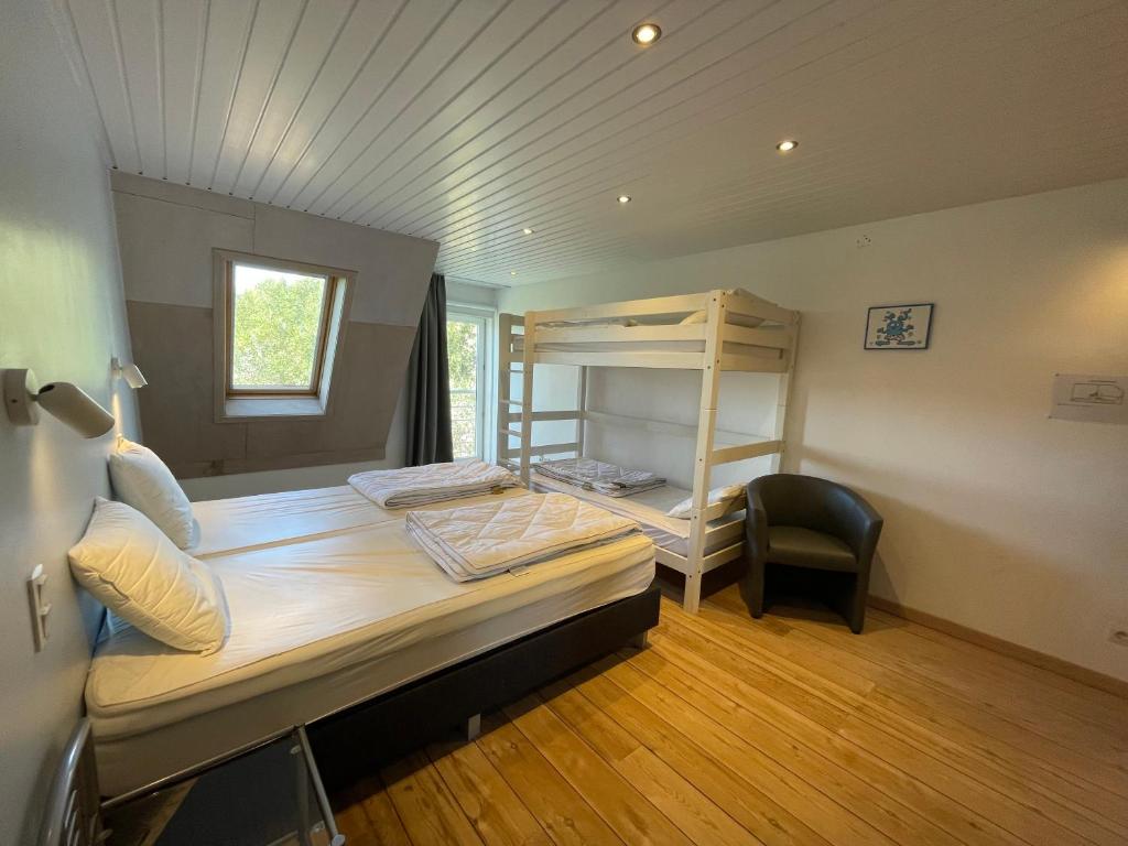 a bedroom with a bunk bed and a desk at North Sea Cottage Middelkerke in Middelkerke