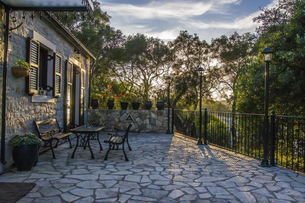 Balkón alebo terasa v ubytovaní Su La Strata Villa by CorfuEscapes