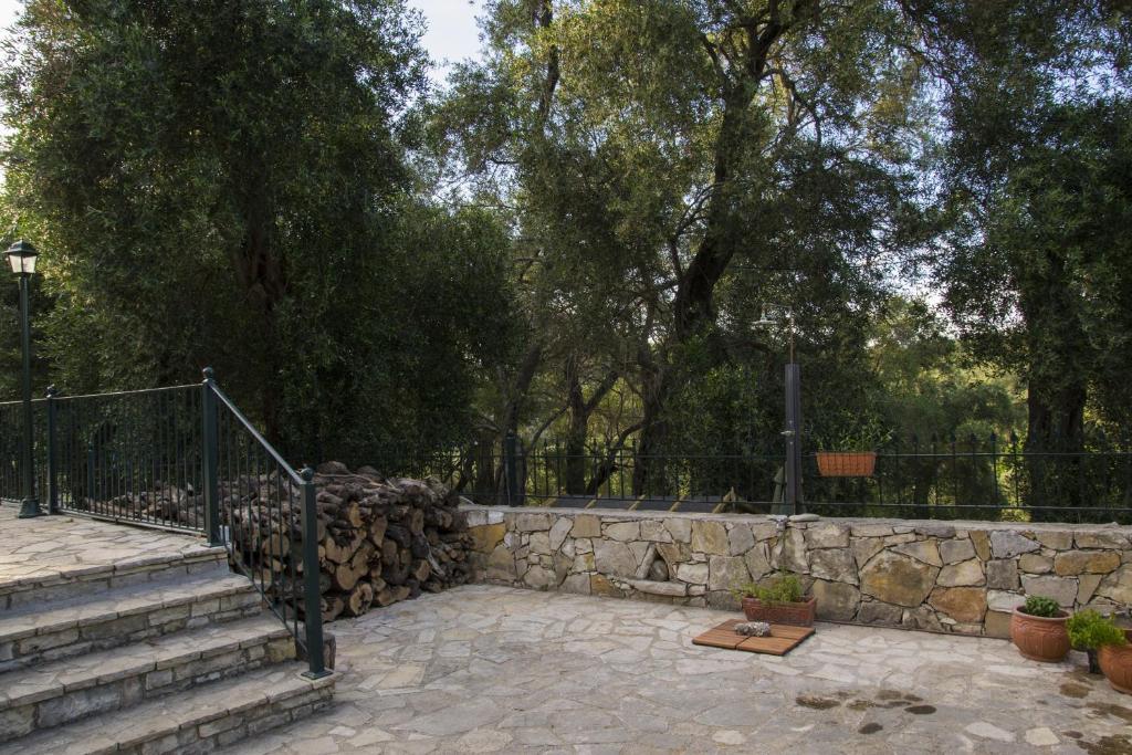 Vonkajšia záhrada v ubytovaní Su La Strata Villa by CorfuEscapes